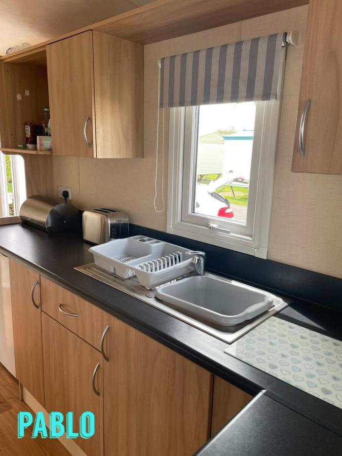 Towyn Six Berth En Suite Caravan Rhyl Buitenkant foto