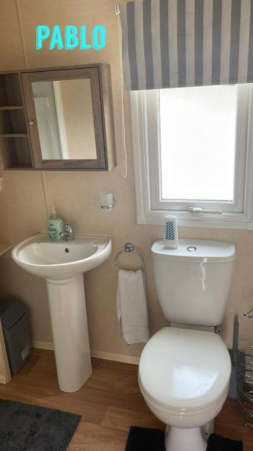 Towyn Six Berth En Suite Caravan Rhyl Buitenkant foto