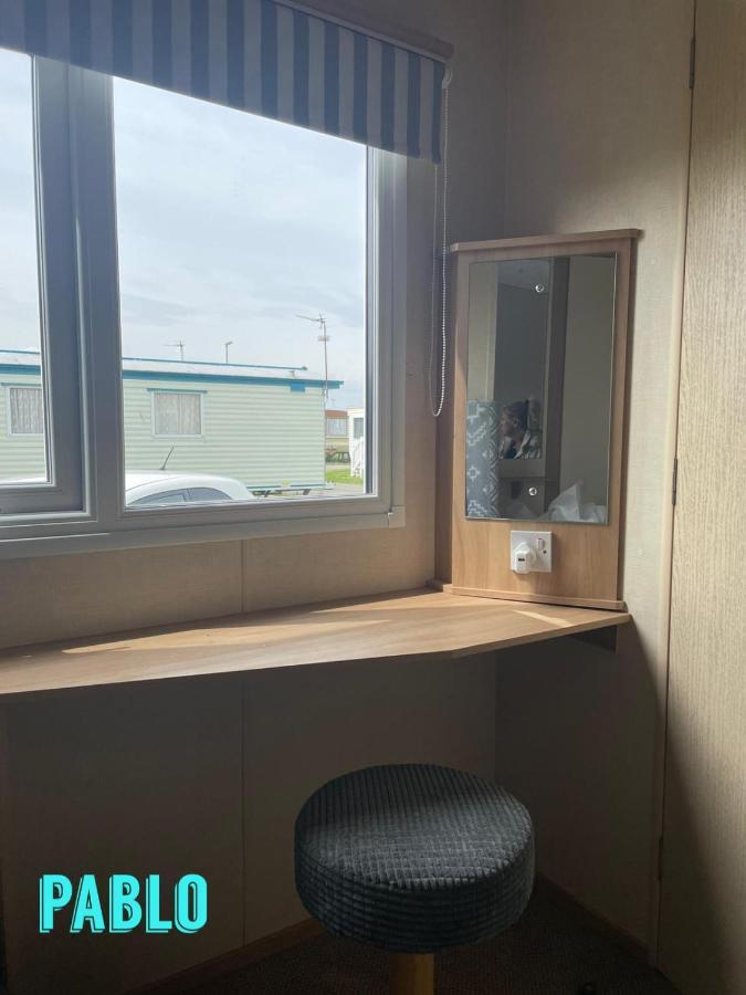 Towyn Six Berth En Suite Caravan Rhyl Buitenkant foto