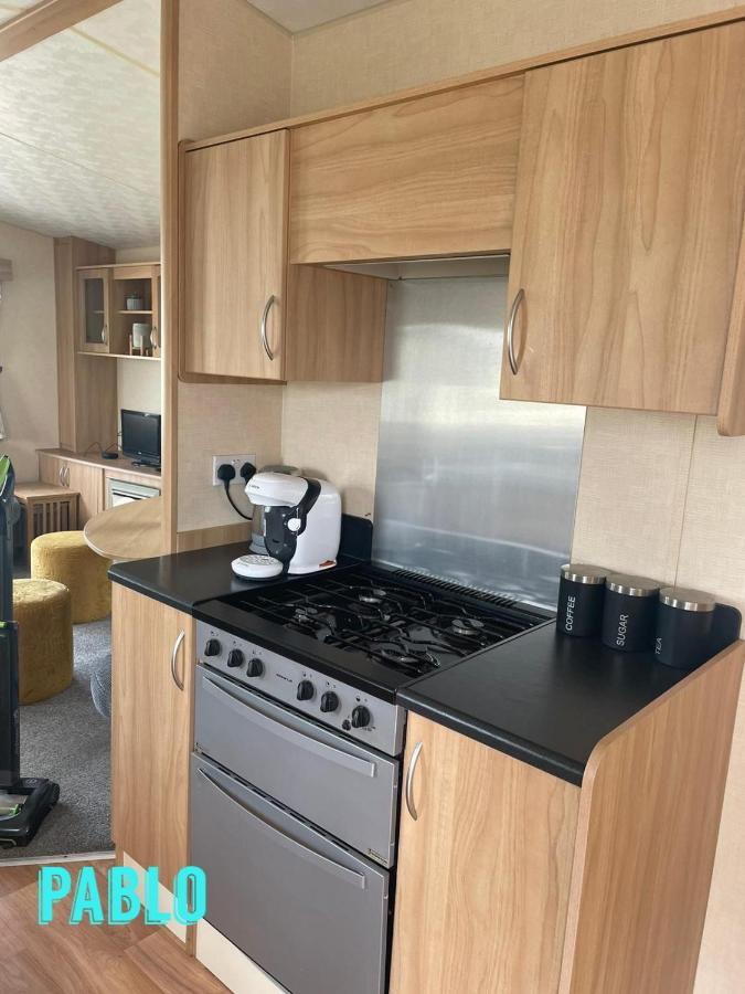 Towyn Six Berth En Suite Caravan Rhyl Buitenkant foto