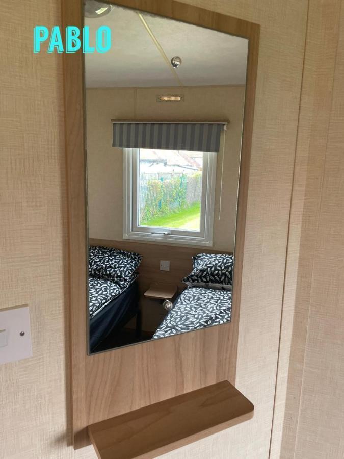 Towyn Six Berth En Suite Caravan Rhyl Buitenkant foto