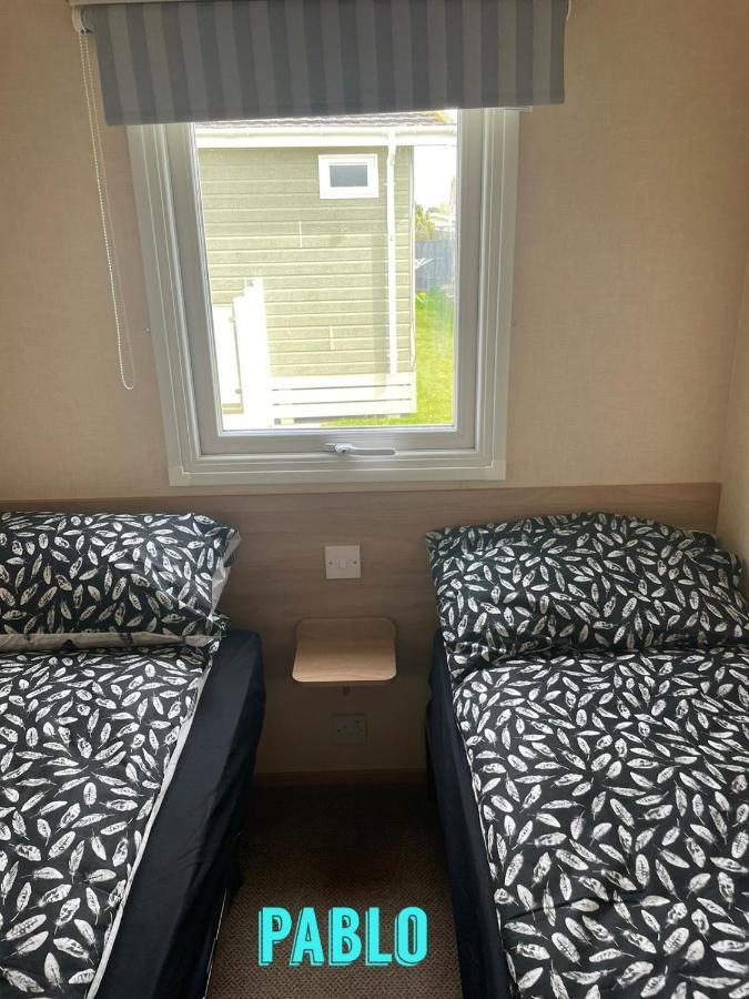 Towyn Six Berth En Suite Caravan Rhyl Buitenkant foto