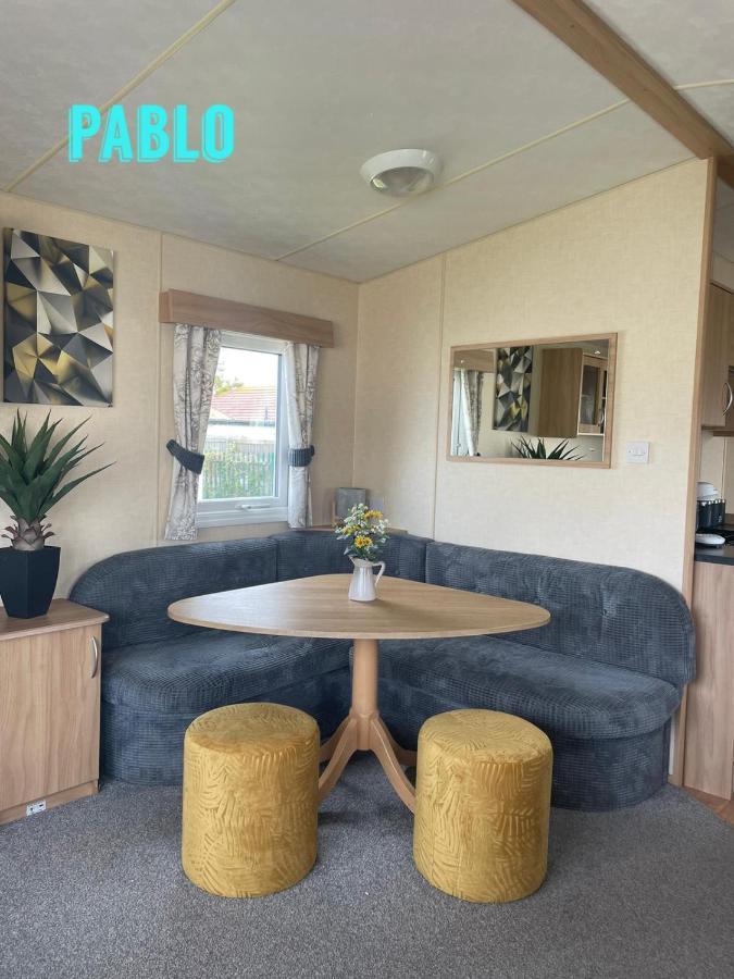 Towyn Six Berth En Suite Caravan Rhyl Buitenkant foto
