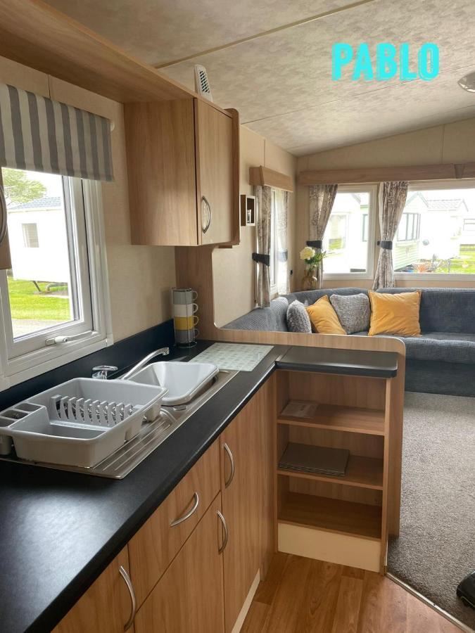 Towyn Six Berth En Suite Caravan Rhyl Buitenkant foto