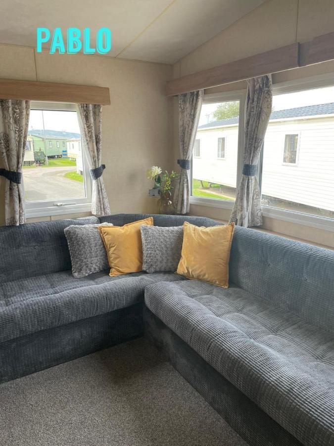 Towyn Six Berth En Suite Caravan Rhyl Buitenkant foto